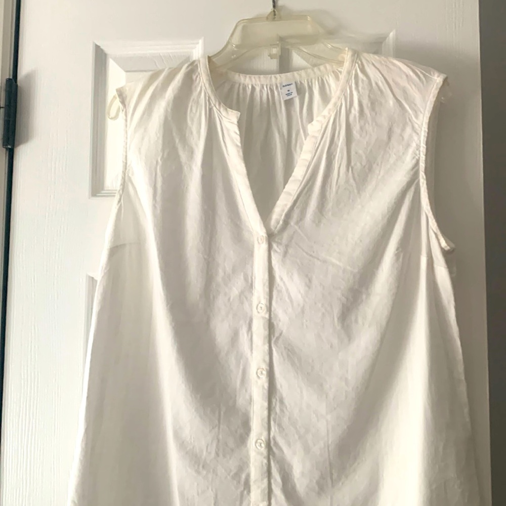 Button down sleeveless white top